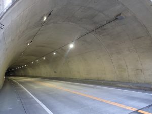 新割石トンネル坑内